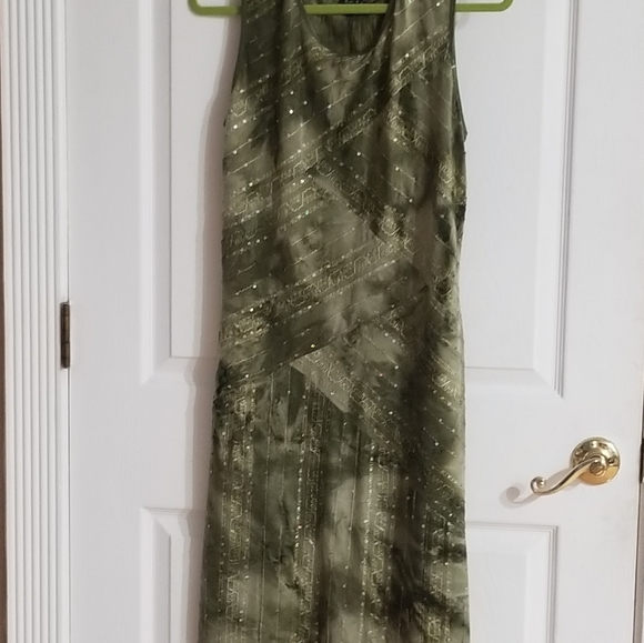 Gorgeous Sequined Sleeveless Dress - Picture 8 of 8